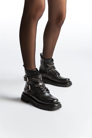 Bota Coturno Astrid Preta
